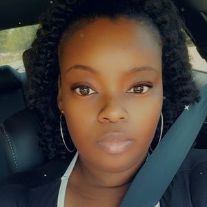 Meet your Posher, Kendra